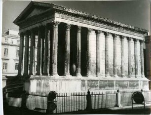 "Maison Carrée"