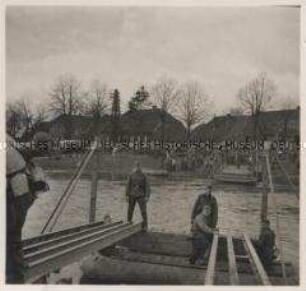 Wehrmachtssoldaten, Brückenbau