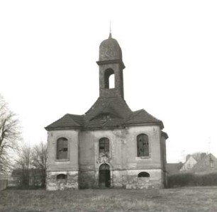 Calau-Saßleben-Reuden. Dorfkirche Reuden (in Verfall; 1729, Laterne 1861). Ansicht von Süden