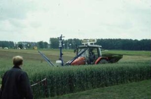 Fotografie: Precision Farming, Mineraldüngerstreuer, Teilschlagtechnik, Feldspektrometer, Schleuderstreuer