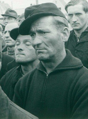 Heimkehrer im Lager Friedland