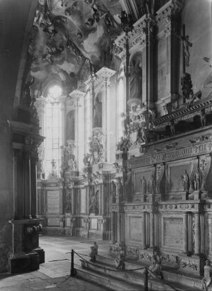 Freiberg (Sachsen), St. Marien, Fürstengruft, davor das Moritzmonument, hinten der Chor; Gesamtplanung Aus- und Umbau des gotischen Langchores zur Fürstengruft von Giovanni Maria Nosseni ab 1585 (ausgeführt 1589-1594); Nosseni, Giovanni Maria