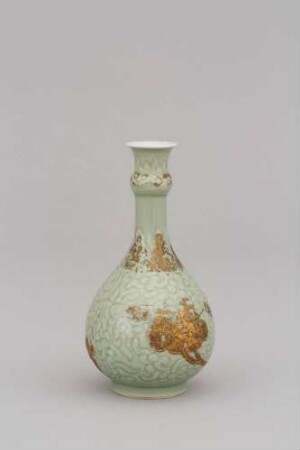 Flaschenvase mit Reliefdekor