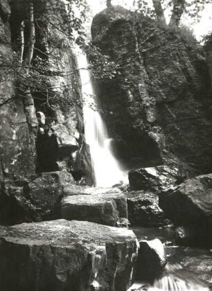 Langenhennersdorfer Wasserfall : Sächsische Schweiz. Gottleubatal. Langenhennersdorfer Wasserfall nach Starkregen