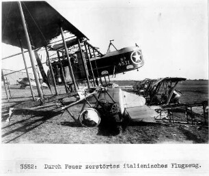 Erster Weltkrieg. Zerstörtes italienisches Flugzeug