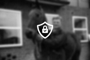 Auf dem Hof des Landwirtes Griem: [Name maskiert] mit Pferd
