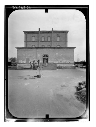Hagenow. Bahnhof Hagenow Land. Empfangsgebäude (1846). Seitenansicht