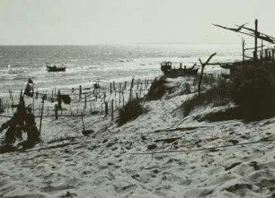 Insel Usedom: Ückeritz. Fischerstrand von der Düne gesehen - Gegenlicht.