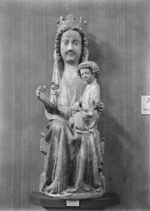 Sitzende Muttergottes