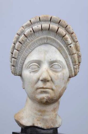 Bildnis einer Frau