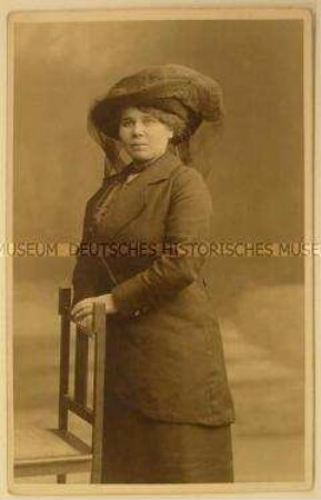 Fotopostkarte von Luise Müller "Tante Luise"; Berlin, um 1930