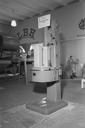 Leipziger Herbstmesse 1951 : Elektro-Speckschneider SSPM 100