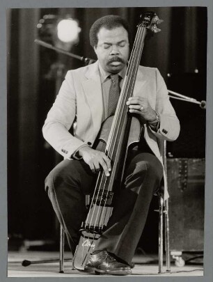 Tyrone Brown : Portrait des Bassisten Tyrone Brown bei der Jazzbühne Berlin im Friedrichstadt-Palast Berlin
