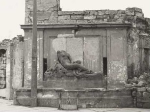 Nymphenbrunnen : Dresden-Neustadt, Neustädter Markt, Nymphenbrunnen an der Ostseite