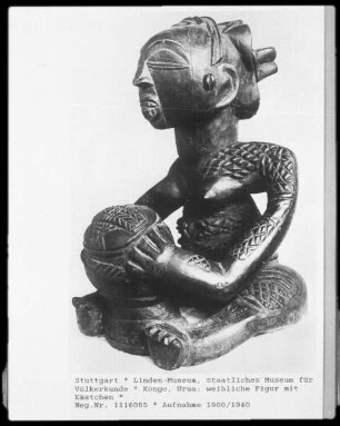 weibliche Figur mit Kästchen