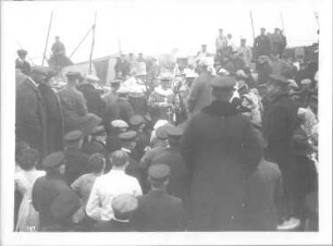 Kreuzfahrten der Hamburg-Amerika Linie, 1912. Fest der Polarmeertaufe an Bord eines Hochseepassagierdampfers, vermutl. Victoria Luise