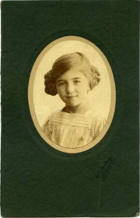 Mädchen mit Schneckenfrisur