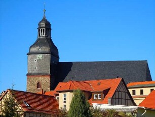 Harzgerode - Bergkirche Sankt Marien : Die Kleinstadt im Unterharz hat sich zum lokalen Wirtschaftsstandort und Touristenziel entwickelt. Die historische Bergkirche steht unter Denkmalschutz. Aufgenommen in Harzgerode am 16. Oktober 2011