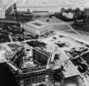 Baustelle des Kulturpalastes, Johanneum, Ständehaus und die Ruine der Frauenkirche