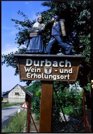 Durbach: geschnitztes Ortsschild