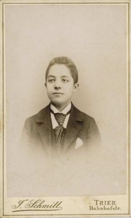 Fotografisches Portrait eines jungen Mannes
