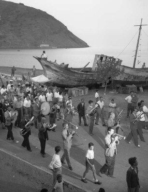 Äolische Inseln, Lipari, Blaskapelle in einer Prozession in Canneto, Juli 1958