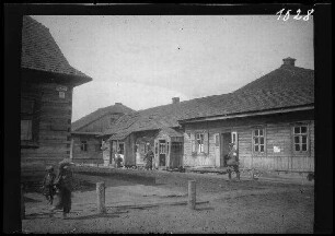 Kamien Koszyrski (=Kamin-Kaschyrskyj, Ukraine): Holzhäuser an einer breiten Straße