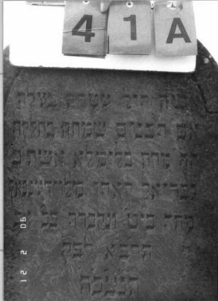 Grabstein 41 (Index: 100116151) Material: Sandstein Zustand: gut Maße HxBxT: 124x54x29 cm Beschreibung: aufgesockelte Stele mit eingezogenem Rundbogenabschluß: Grabstein 41A