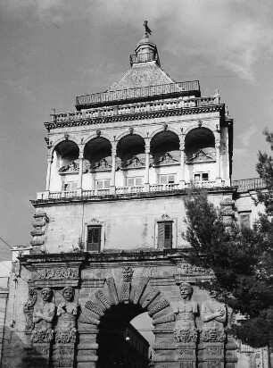 Palermo, Corso Vittorio Emanuele. Porta Nuova (1535). Feldseite