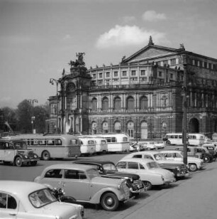 Dresden. Blick zur Semperoper