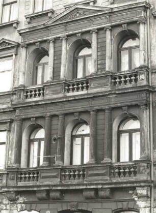 Dresden-Neustadt, Bischofsweg 60. Wohnhaus (1882/1883). Fenster (1. und 2. Obergeschoß)