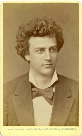 Porträt Adalbert Matkowsky (1858-1909; Schauspieler). Fotografie (Carte de visite; Albuminpapier auf Karton). Dresden, verso bezeichnet 1878