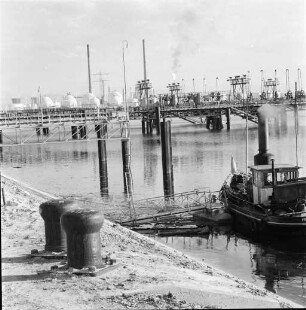 Einweihung der Esso-Raffinerie und des Ölhafens.