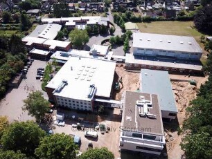 Ahrensburg: Luftaufnahme Richtung Süden: Selma-Lagerlöf-Schule, im Hintergrund Gorch-Fock-Straße