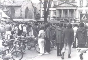 Wochenmarkt am Marktplatz gegenüber vom Rathaus. Detmold