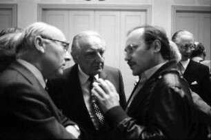 30. Tagung 1980 Chemiker; Eröffnung Festhalle; Sitzreihen: L. E. Feinendegen, E. Pestel, K. Dallibor