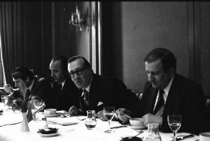 Freiburg: Hotel Victoria; Regionalverband Südlicher Oberrhein, Pressefahrt mit Minister Eduard Adorno; Pressekonferenz mit Minister Adorno
