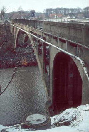 Straßenbrücke Niedernwöhren/Mittellandkanal
