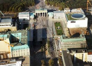 Berlin-Marathon 1998 : Pariser Platz mit Brandenburger Tor