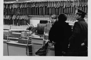 Wurststand in der Konsum-Kaufhalle
