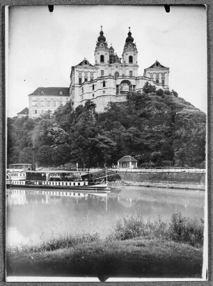 Melk a. d. Donau : Blick über die Donau zur Abtei Melk