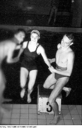 Schwimmer - Leipzig: Helga Barth, Meisterschwimmerin der DDR (BSG Rotation Leipzig-Nord), Dezember 1951