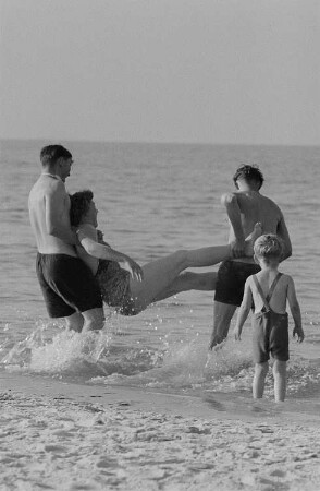 Badegäste am Prerower Strand
