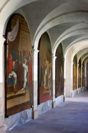Frankreich. Bretagne. Morbihan. Auray. La Chartreuse d Auray. Kloster. Kreuzgang mit Gemälden aus dem Leben des Heiligen Bruno