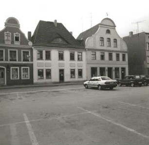 Cottbus. Wohnhäuser mit Läden, Altmarkt 25/27. Straßenansicht