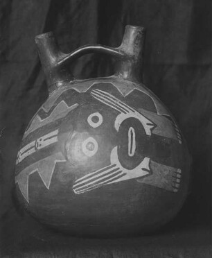 Bügelgefäß mit zwei Röhren (Katzendämon, im Zackenband Totenkopfsymbol)