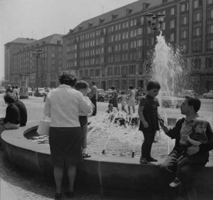 Dresden. Blick entlang der Ernst-Thälmann-Straße Richtung Pirnaischer Platz