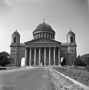 Katholische Kirche der Jungfrau Maria und Sankt Adalbert, Gran, Ungarn