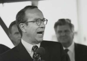 Offizieller Baubeginn für die Bundesautobahn 17 am 21.08.1998 am künftigen Autobahndreieck Dresden-West. Ansprache von Matthias Wissmann, Bundesminister für Verkehr : Dresden. Offizieller Baubeginn für die Bundesautobahn 17 am 21.08.1998 am künftigen Autobahndreieck Dresden-West. Ansprache von Matthias Wissmann, Bundesminister für Verkehr