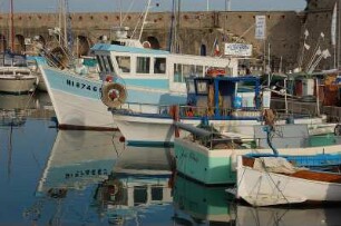 Antibes - Fischerhafen : Fischerboote im Hafen von Antibes, aufgenommen im April 2006